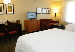 Queen Studio room in TownePlace Suites Redding