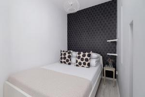 One Bedroom Apartment with a Balcony - Dietla 109 street