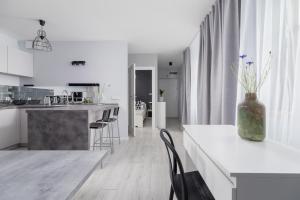 One Bedroom Apartment with a Balcony - Dietla 109 street