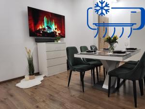 Przestronny Luksusowy Apartament, Klimatyzacja, Duży Parking, Zameldowanie 24h, 2 sypialnie, salon, kuchnia, pralnia, monitoring, 95mkw