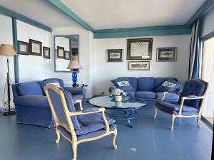 Agi Avenida Apartments