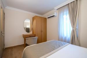 Moonshine Hotel & Suites