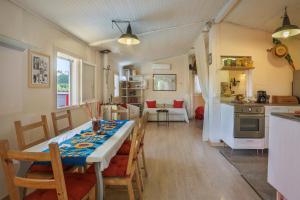 The Sunset Hill with Private Swimming pool and AC