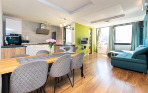 Luxury 4 star, amazing view apartment with free parking