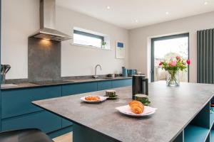 Family Seaside Escape - Near Viking Bay