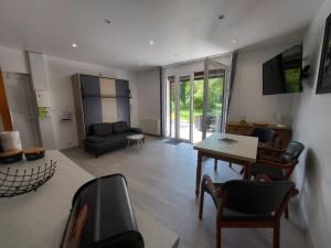 Appartements Centre St Jorioz : Charmant et spacieux studio avec terrasse et jardin privatif : photos des chambres