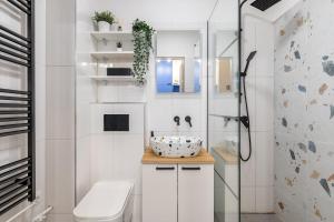 NEWLY RENOVATED!!! - Modern apartment 10 minutes from the Grand Boulevard