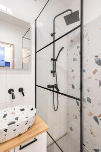 NEWLY RENOVATED!!! - Modern apartment 10 minutes from the Grand Boulevard