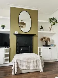 Modern 3 Bed House in Isleworth, London - Isleworth