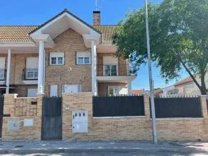 Chalet Pension Rooms Abril - Coslada