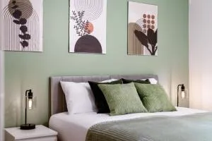 STN - Bishops's Stortford - Free Gated Parking - Two Bed Apartment - Perfect location for Stansted Airport - Birchanger