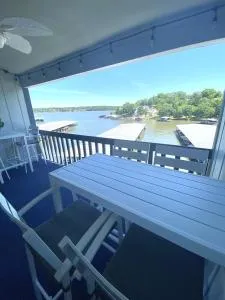 B Lakefront! Remodeled, Boat Slip, Patio Views, Pool, Boat Ramp, WIFI - Damsel