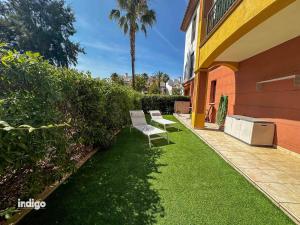 (HEN001) Stunning Garden Apartment