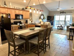 Three-Bedroom Apartment room in Tina Condo A-9