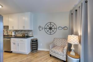 Pool and Lake Hamilton Access Hot Springs Condo!