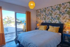 Serenity Ocean View 1BR Apartment with Terrace, Pool & Walk to Beaches