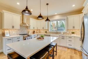 Spacious Donnelly Family Home with Private Hot Tub!