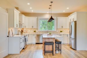 Spacious Donnelly Family Home with Private Hot Tub!