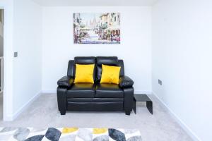 Cosy 5 Bedroom House With Parking