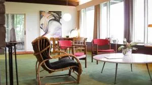 Mid-Century Lakefront Haven Near Wayzata - 明尼通卡