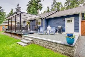 Freeland Retreat - Deck, Fire Pit and Beach Access! - Port Ludlow