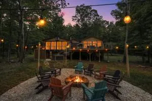 Hot Tub Firepit Grill Wifi Cabin w Lake Access - Paw Paw