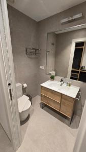 Hostal Rambla 24 by Holihome