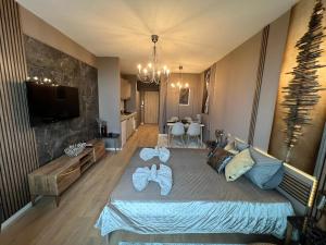 Rome Stylish apt w Working Space and Paid Parking Spot