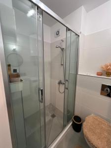 Rome Stylish apt w Working Space and Paid Parking Spot