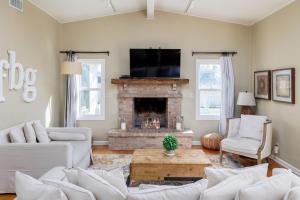 Das Treff Platz- The Gathering Place - Hot Tub!