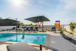 Seaview villa 032 with pool