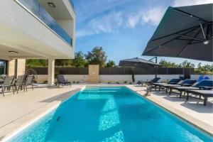 Seaview villa 032 with pool