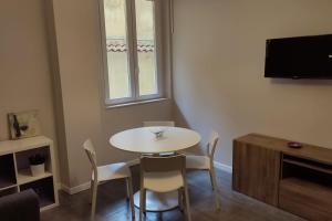 109C Mezzocannone Cozy apartament Centro Storico
