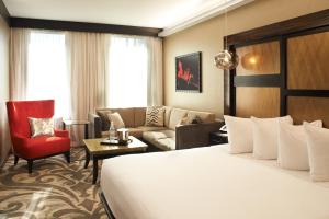 Guest room, 1 King Bed room in Metropolitan at The 9 Autograph Collection
