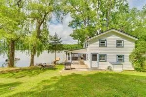 Waterfront Home on Lake Champlain with Dock and Kayaks - Castleton