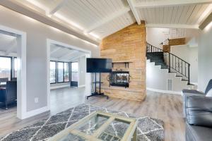 16 Mi to Manatee Viewing! Spacious Tampa Retreat