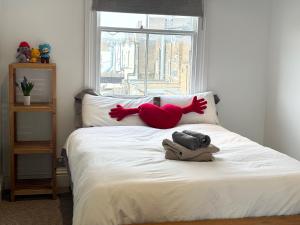 Victorian modern two bedrooms flat in West Kensington with London skyline view