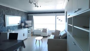 Modern studio with beautiful sea view - 9th floor