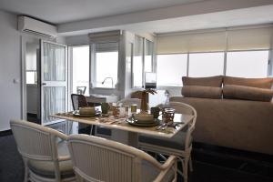 Apto luminoso Vistas al Mar, parejas, Nómadas dgtl