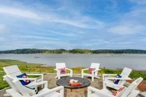 Waterfront Allyn Home with Fire Pit and 2 Kayaks! - Allyn
