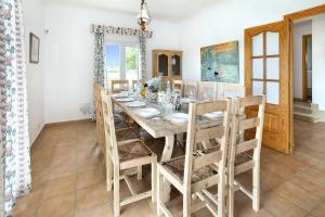 Villa Hort de Siller by Villa Plus