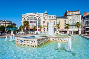 Appartements Au Palais des Pyrenees! Hyper centre -Clim-Balcon-Parking Gratuit : photos des chambres