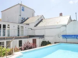 Topside - South Pool