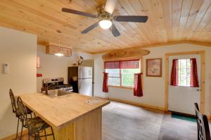 Pet-Friendly Prospect Apartment 7 Mi to Beach!