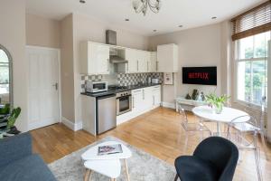 Chic 2-Bedroom Apartment on the Kings Road, Chelsea