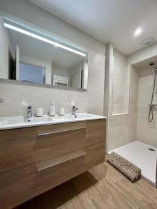 Appartements Clos des Mouliniers - Gites 5 etoiles en Ardeche : Appartement 2 Chambres avec Terrasse