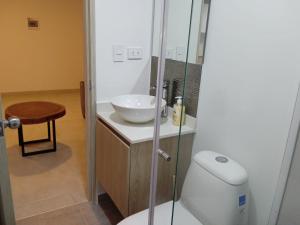 Apartaestudio en el mejor sector de la ciudad de Armenia Quindío, ideal para su descanso y entretenimiento , buena ubicación y cerca a centros comerciales