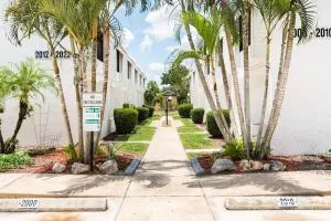 Sebring Historic Downtown Villa - 锡布灵