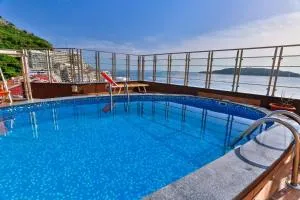 A&S Penthouse with pool and sea view - Rafajlovići