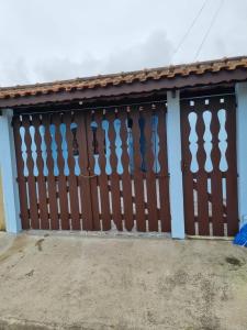 Casa completa a 300 mts da praia